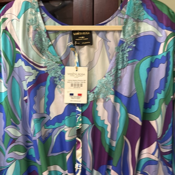 VANITA ROSA PARIS SILK PONCHO
ONE SIZE - Picture 2 of 10